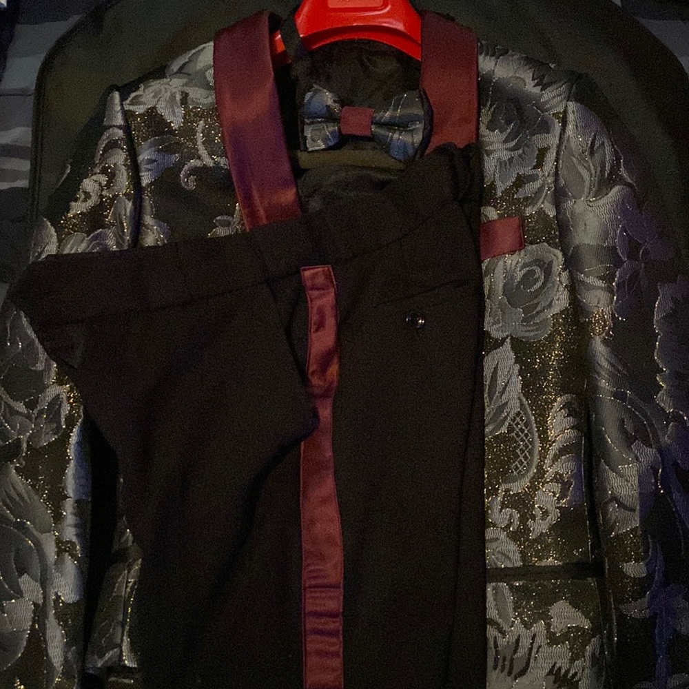 This Is A Slim Fit Young Male Suite Never Worn